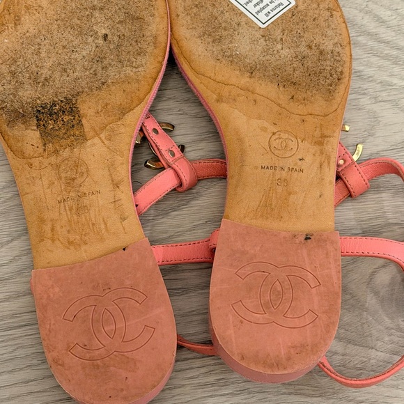 CHANEL Pink CC Logo thong Sandals - Picture 2 of 2